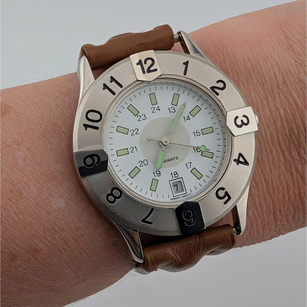 Avon Y2K Number Bezel Watch Green Markers‎ Brown Leather Strap